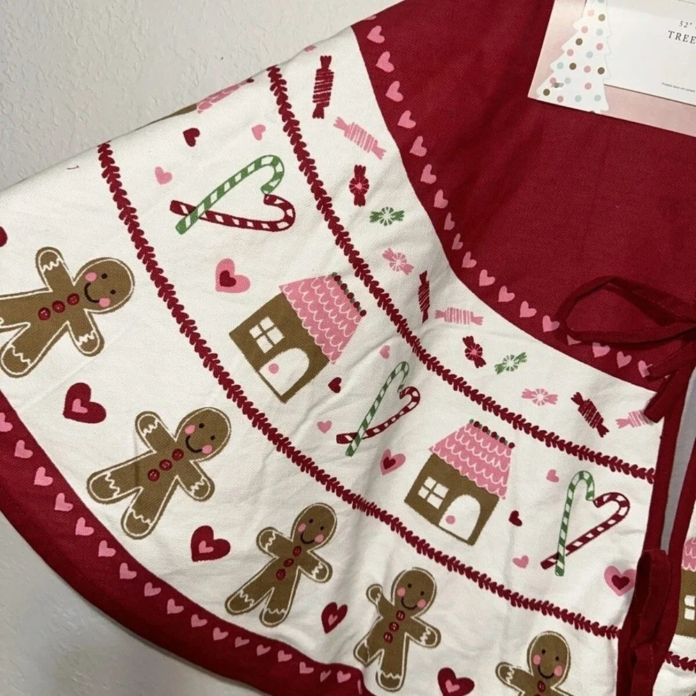 Cupcakes and Cashmere Gingerbread Man Christmas Tree Skirt 52 Inch‎ Red White